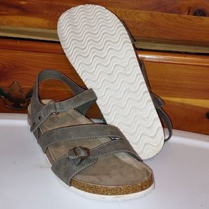 Women's B True Baretraps Sandals